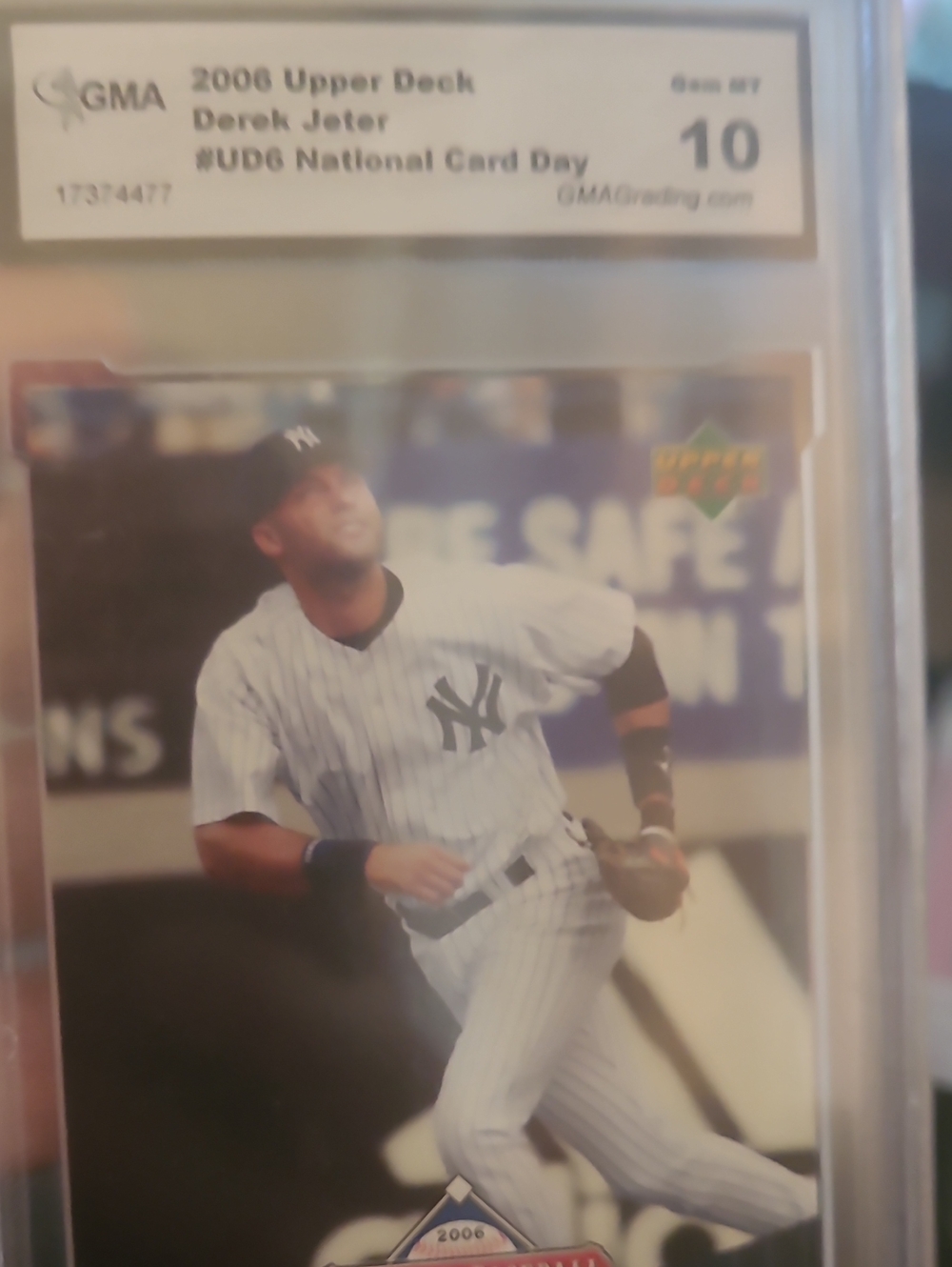 2006 Derek Jeter Baseball Card - White Pinstripe - Graded